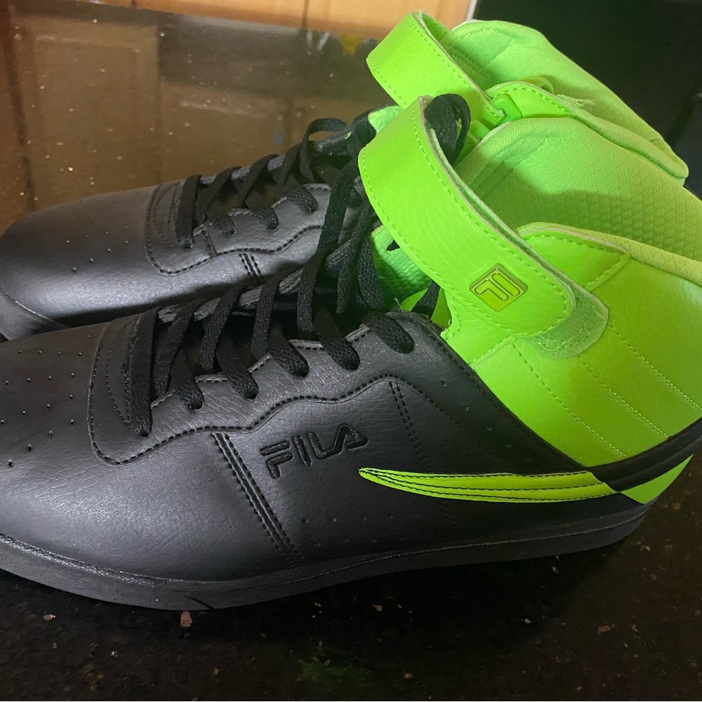 New branded boots size 13
